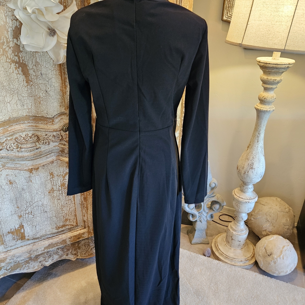 Elegant Black Long Sleeve Twist-Front Maxi Dress - Picture 3 of 8